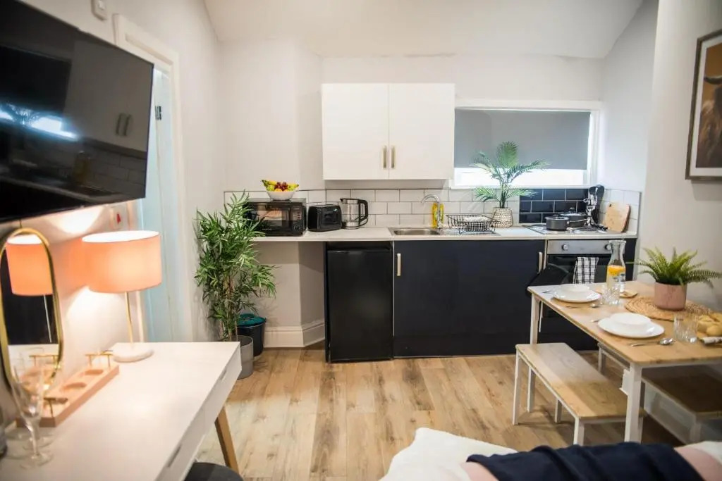 Derby's Beach Suites by Sasco Apartments
