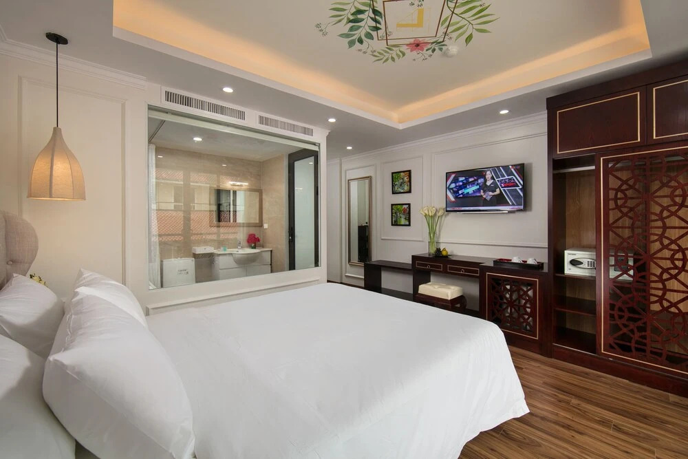 Golden Legend Palace Hotel & Travel