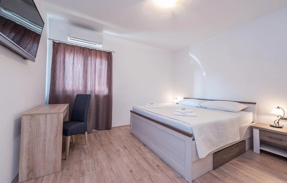 Nice Home In Vrsi With Wifi