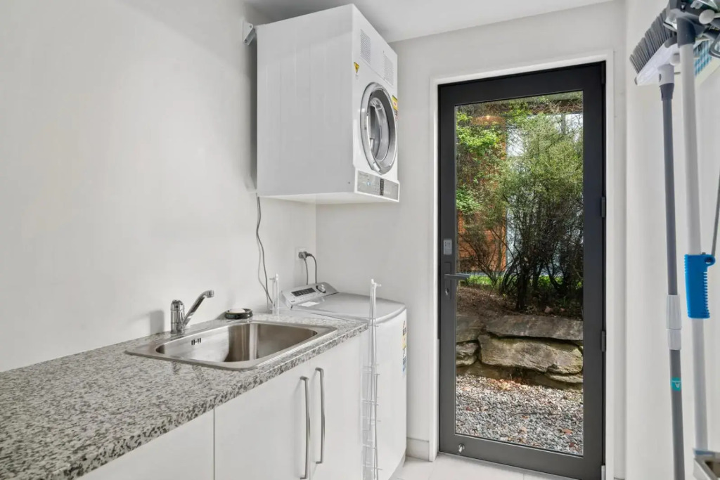 Urban Oasis - Wanaka Holiday Home