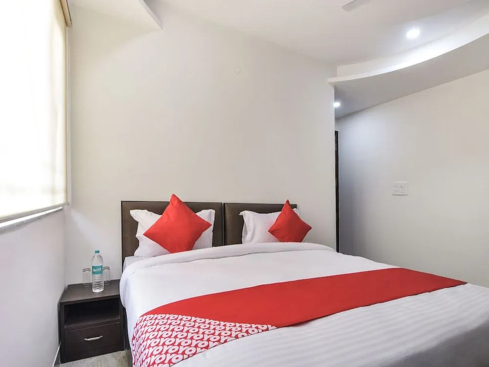 OYO 25086 Hotel Prince Plaza
