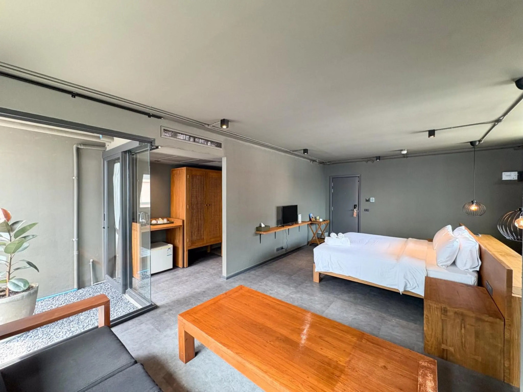 Centric Place Hotel