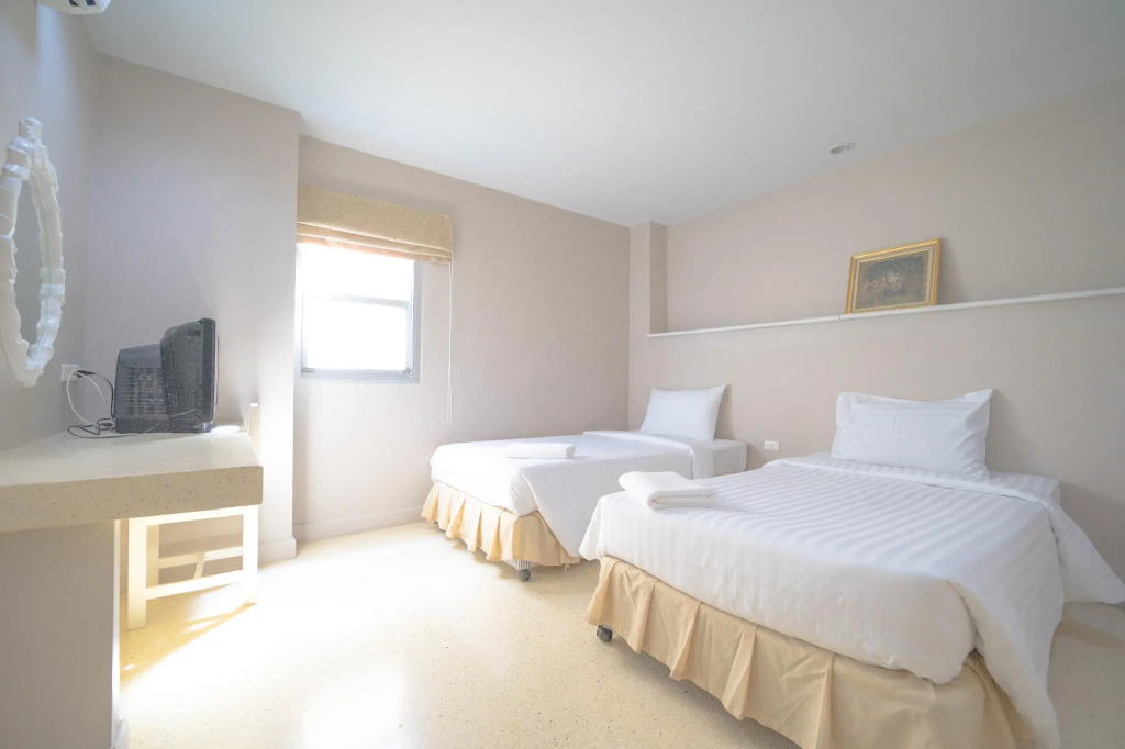 Hotel B