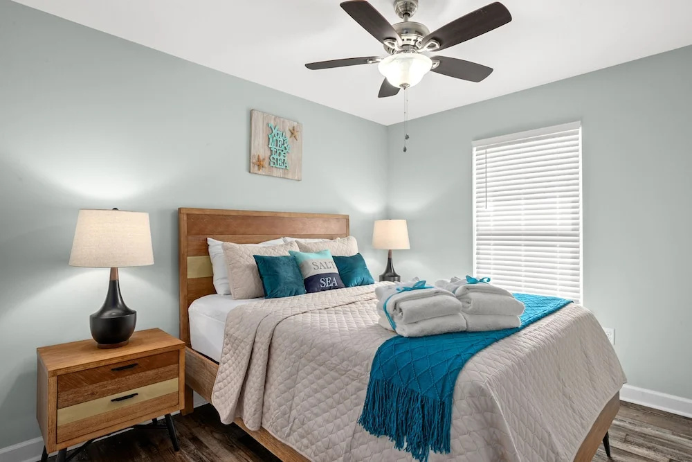 Coral Cabana - 3BD 2BA Home Close to Beach w/ Optional Golf Cart!