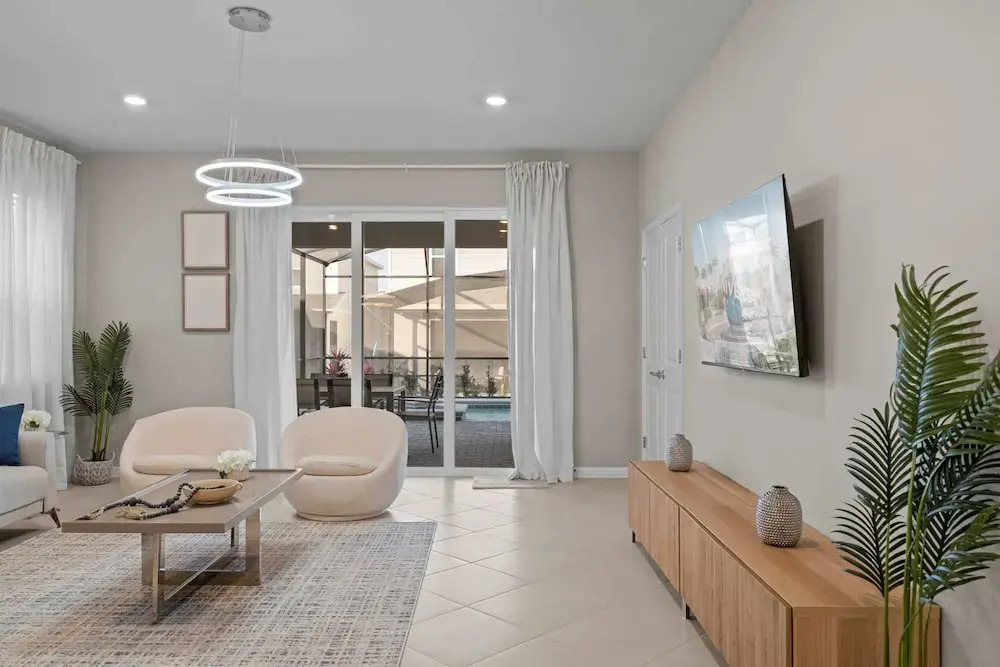 Chic 7bed With Private Pool Theme Bedrooms
