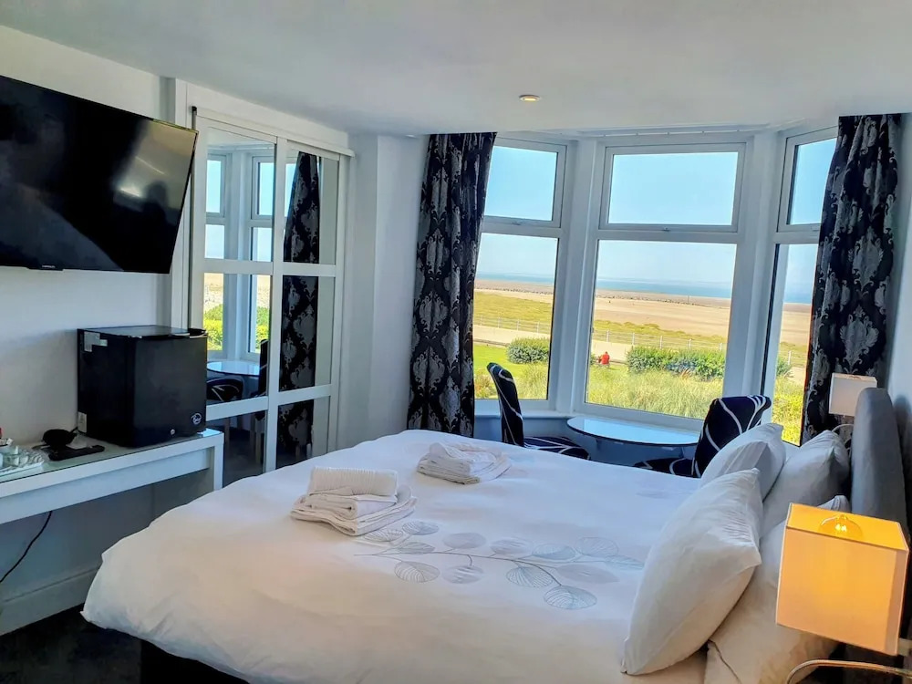 The Kerswell Hotel Sea Front