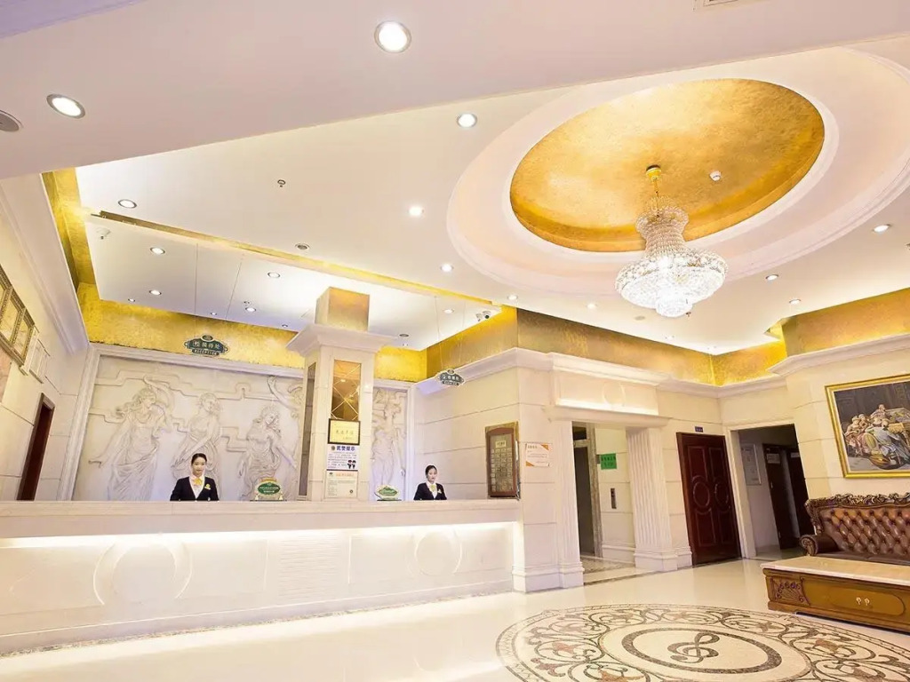 Vienna Hotel (Chengdu Convention and Exhibition Center Huayang Metro Station)