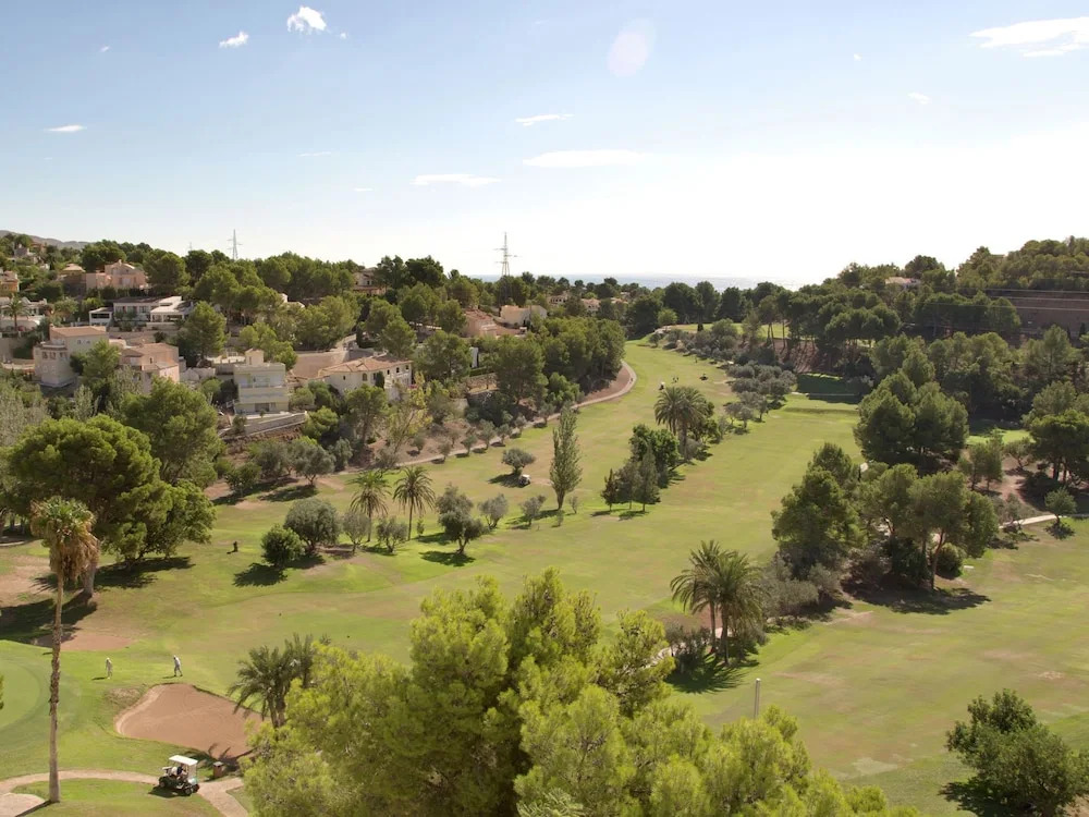 Fantastic Apartment on the Golf Course, Large Terrace and Communal Swimming Pool