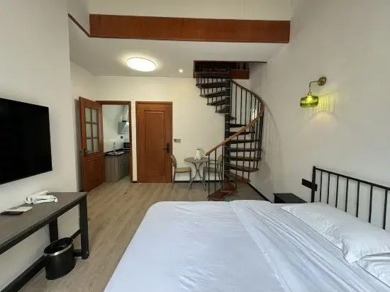 Houmujia Apartment (Shanghai Shaanxi South Road Subway Station Store)