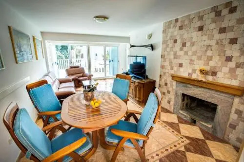 Holiday House Popic