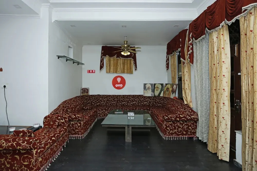 Capital O 8481 Le Tara Residency
