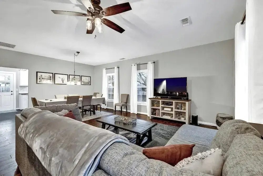 The Country Haus: Quaint Home 1 Mile From Downtown