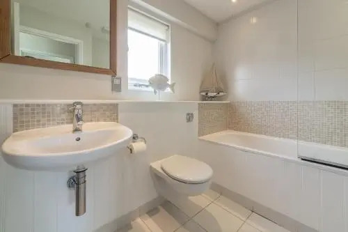 Saltbox B7