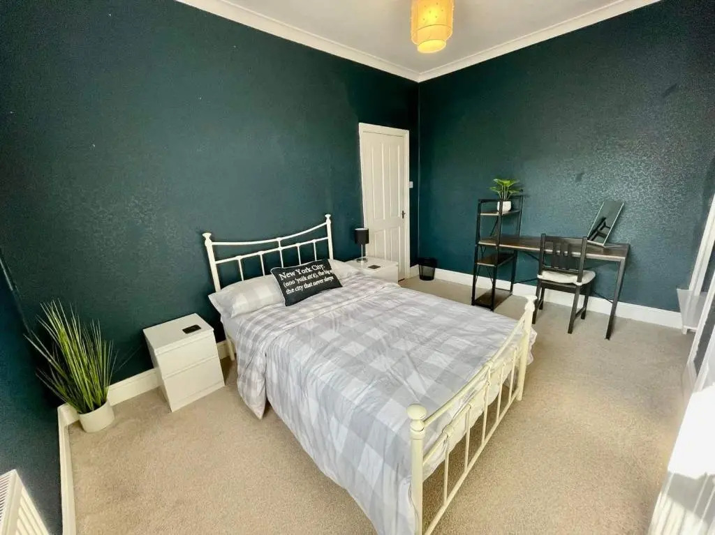 lovely 3 bed house close to the Uni & centre