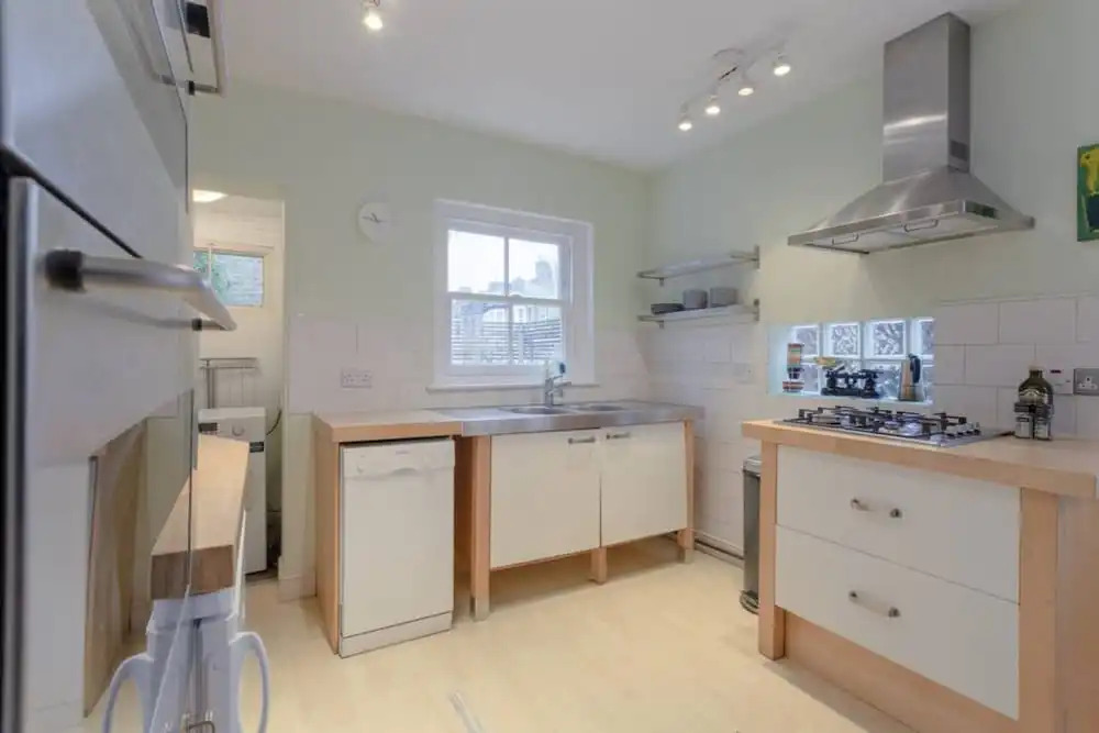 2 Bedroom House in Kensal Green