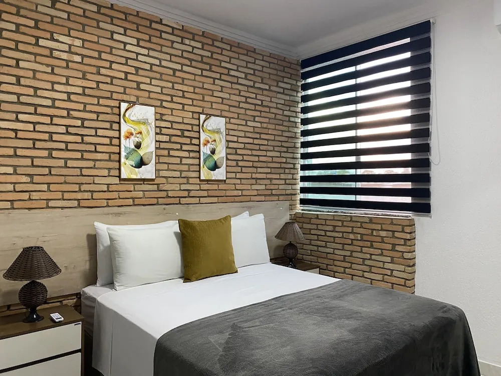 B & A Suites Inn