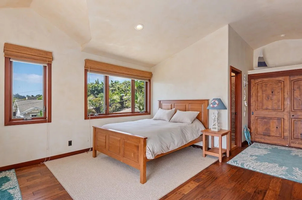 Blue Ocean View Retreat - Minutes to Beach
