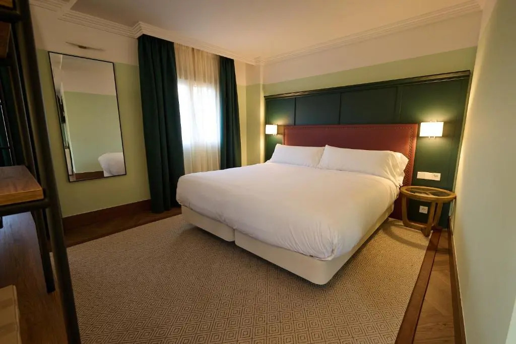 Honest Granada Hotel