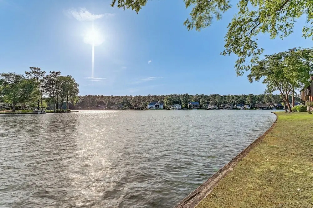 Lakeview Condo w/ Resort Pool: 2 Miles to Golf!