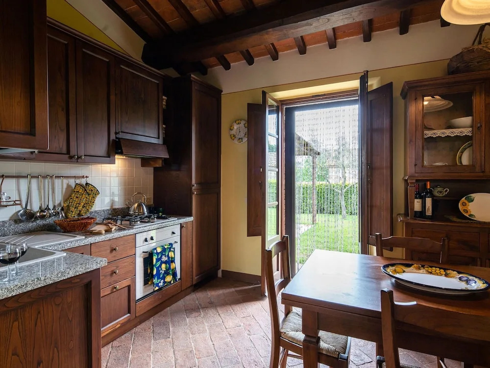 Spacious Villa at Lombriciano with Swimming Pool