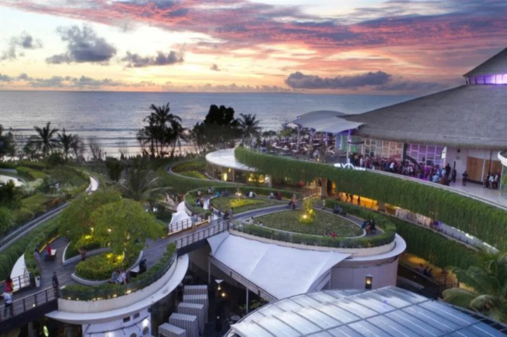 YELLO Hotel Kuta Beachwalk Bali