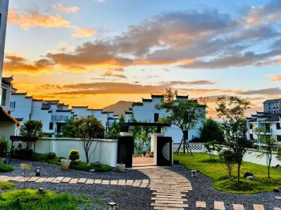 Taining Extraordinary Companion Mountain Residence