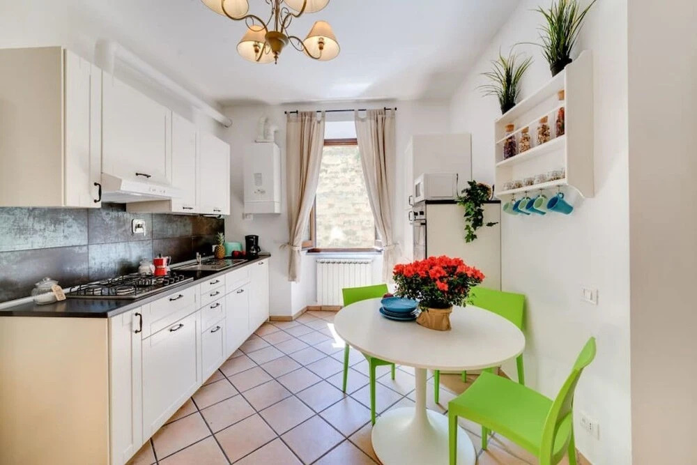 Modern & Charming 3 bed Flat in Central Location