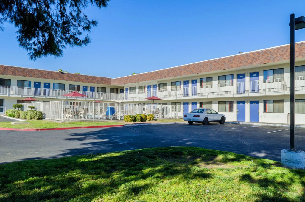 Super 8 by Wyndham Turlock