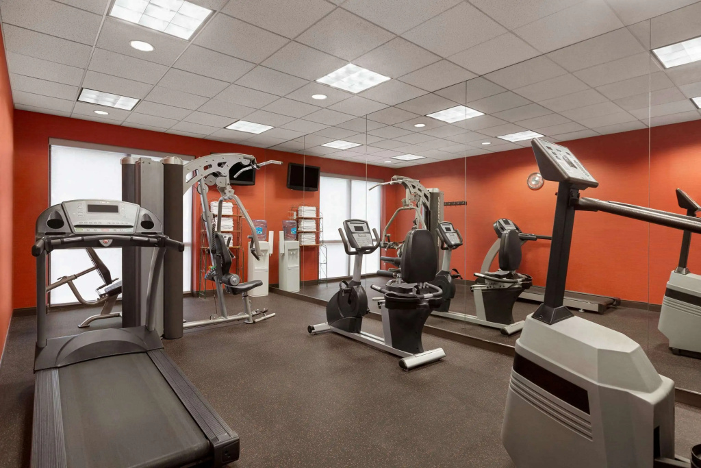 Ramada by Wyndham Suites Orlando Airport- Free Airport Shuttle