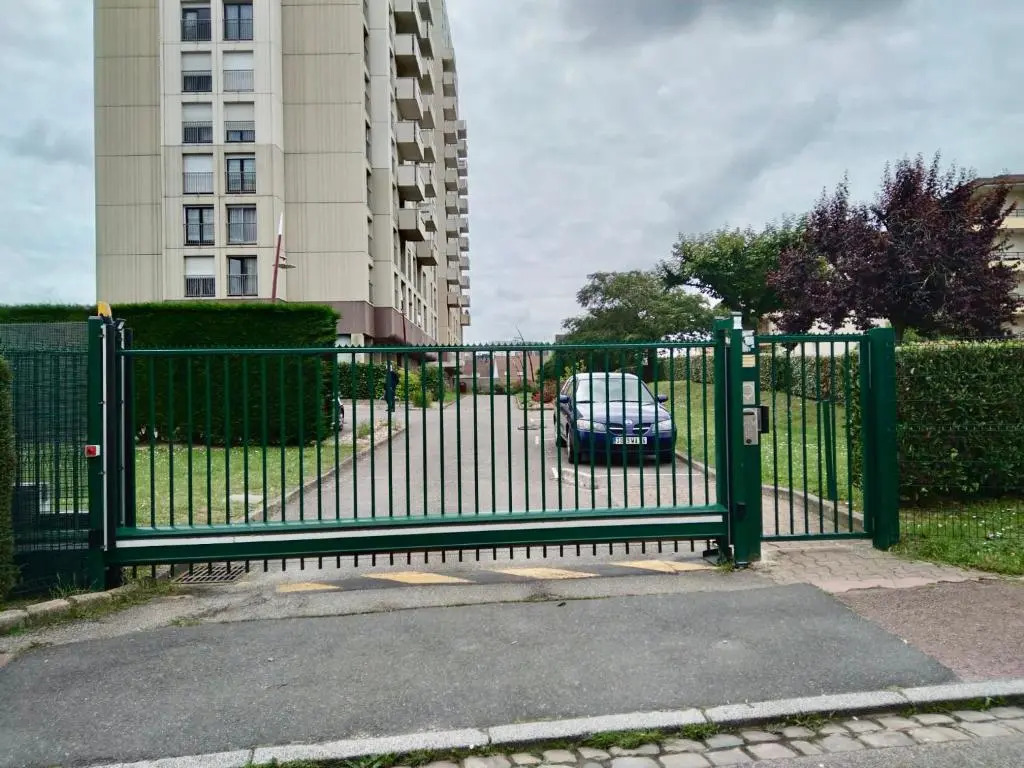 Grand F2 de 47m² au 15ème étage dans une résidence très calme