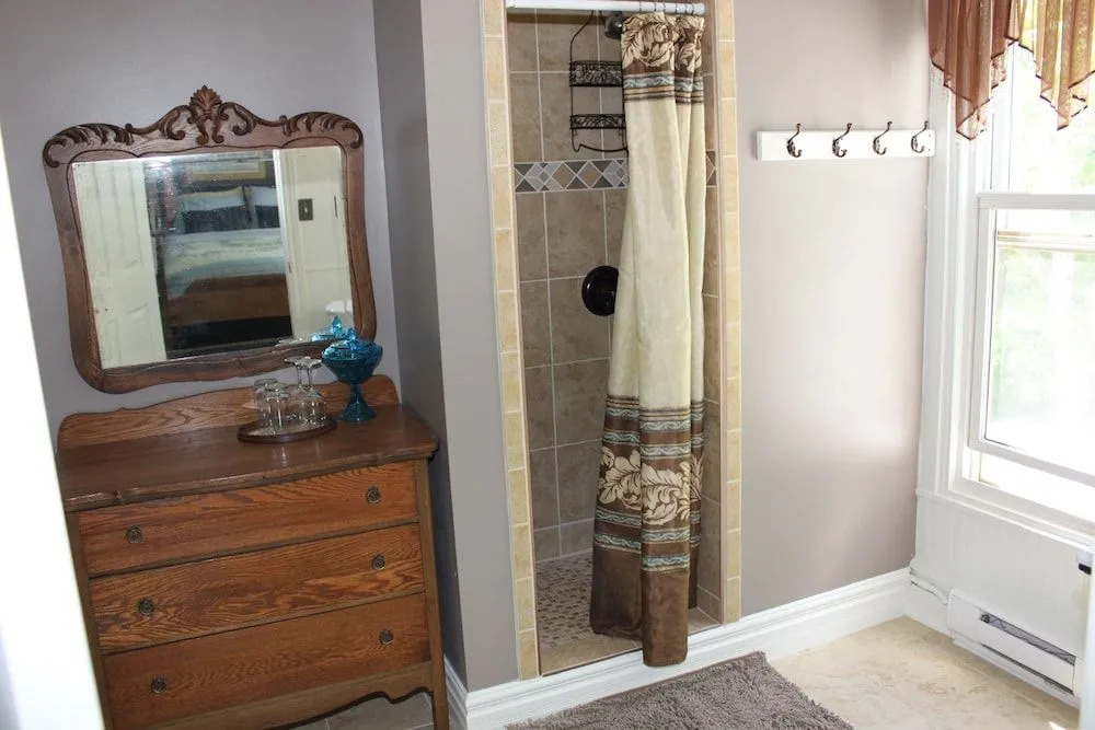 Green Oaks B&B