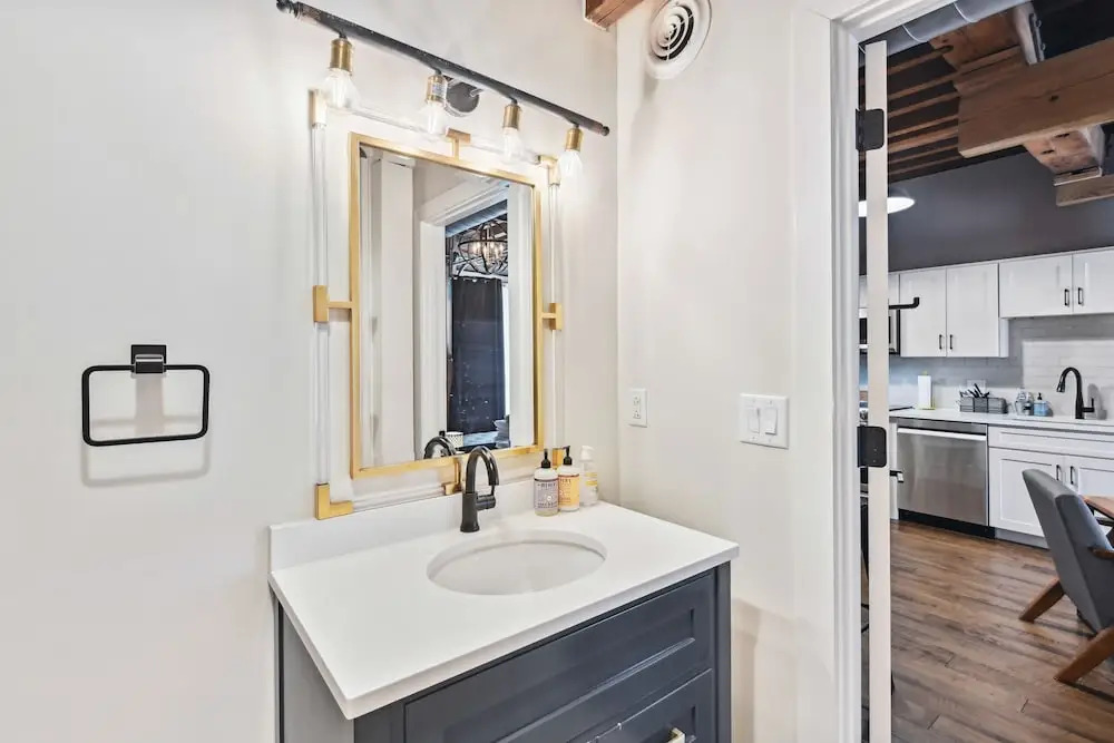Studio w/ Pool Access: 2 Mi to Downtown Nashville!