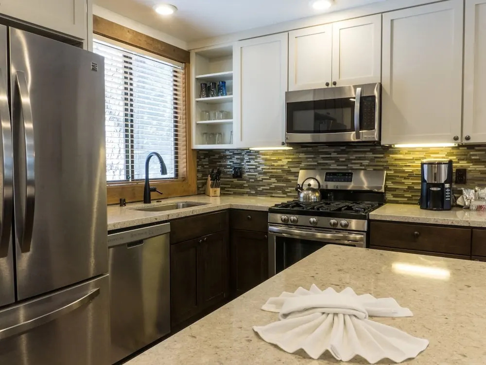 3132 Aspen Grove