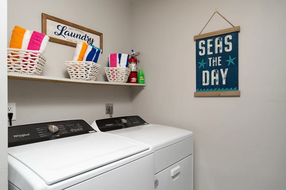 Shells N Sunshine! Getaway Destination Just Minutes from the White Sandy Beaches of Fort Myers! home