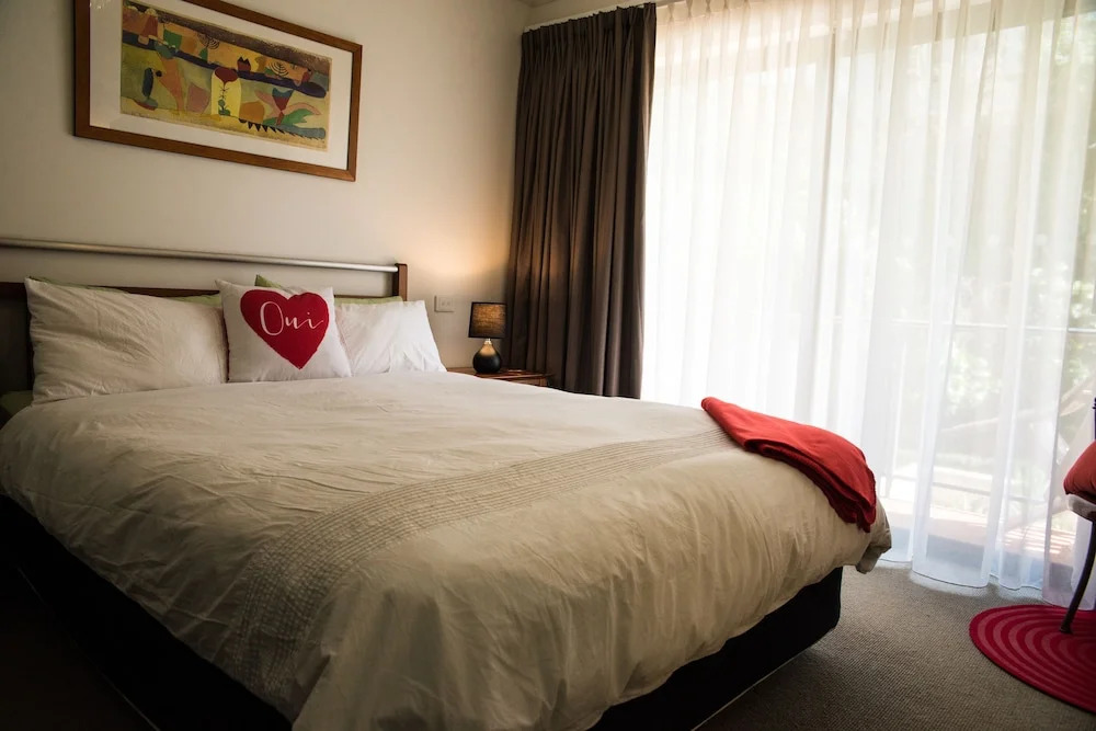 Perth City Retreat - parking, pool, self contained