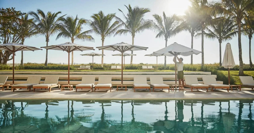 Four Seasons Hotel at The Surf Club
