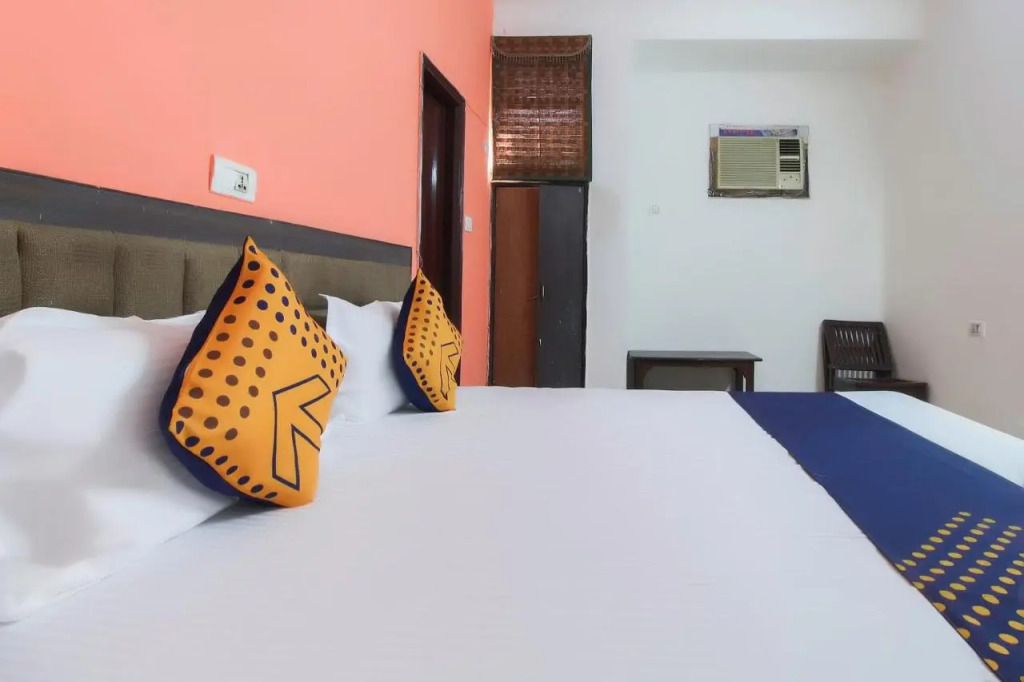 Goroomgo Viren Pacific Agra