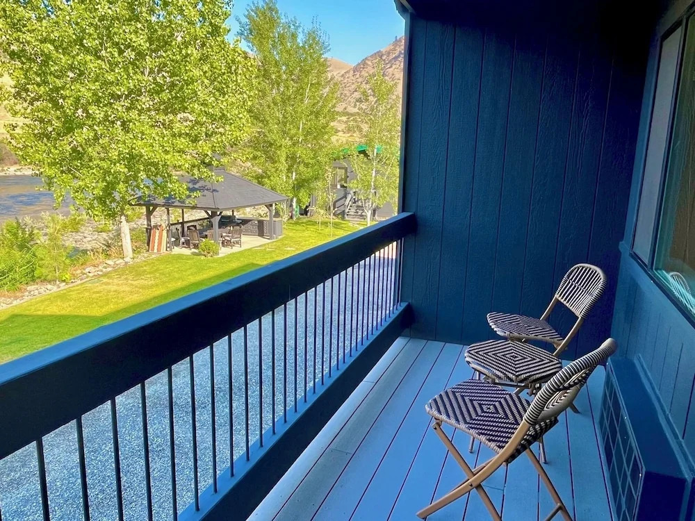 Steelhead Lodge