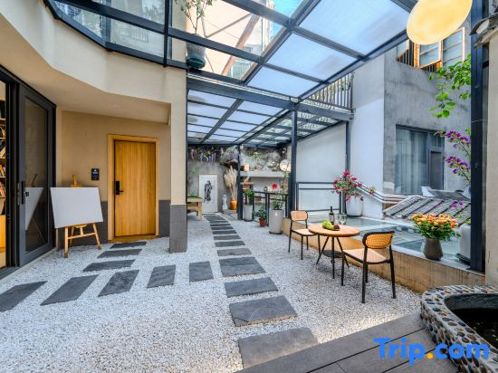 Jingsu Menglan Chunxiao Designer Courtyard Villa (Phoenix Ancient City Range Rover Station Store)