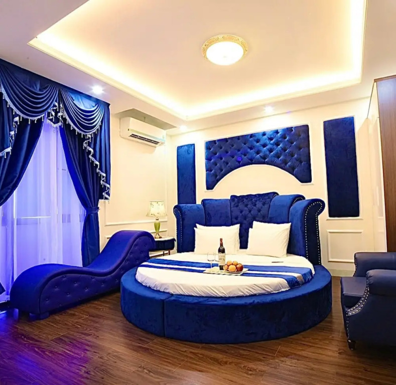 Royal Hotel II