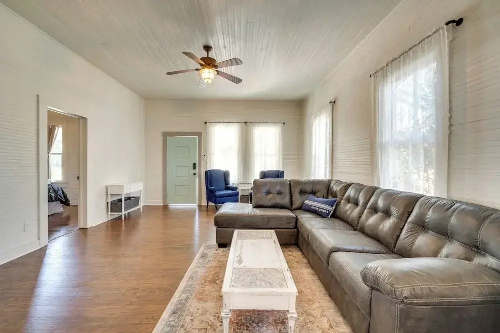 Charming 100-year-old Home < 1 Mi to Downtown