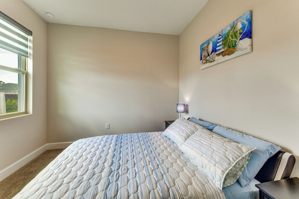 Home < 1-mi Walk to Warm Mineral Springs Park!