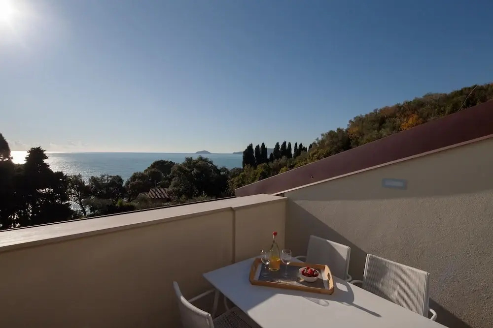 Terrazza Blue Line