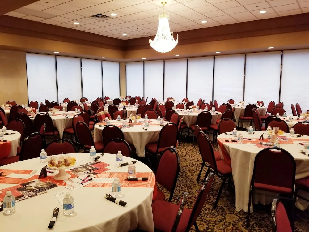 Ramada Plymouth Hotel And Conference Center