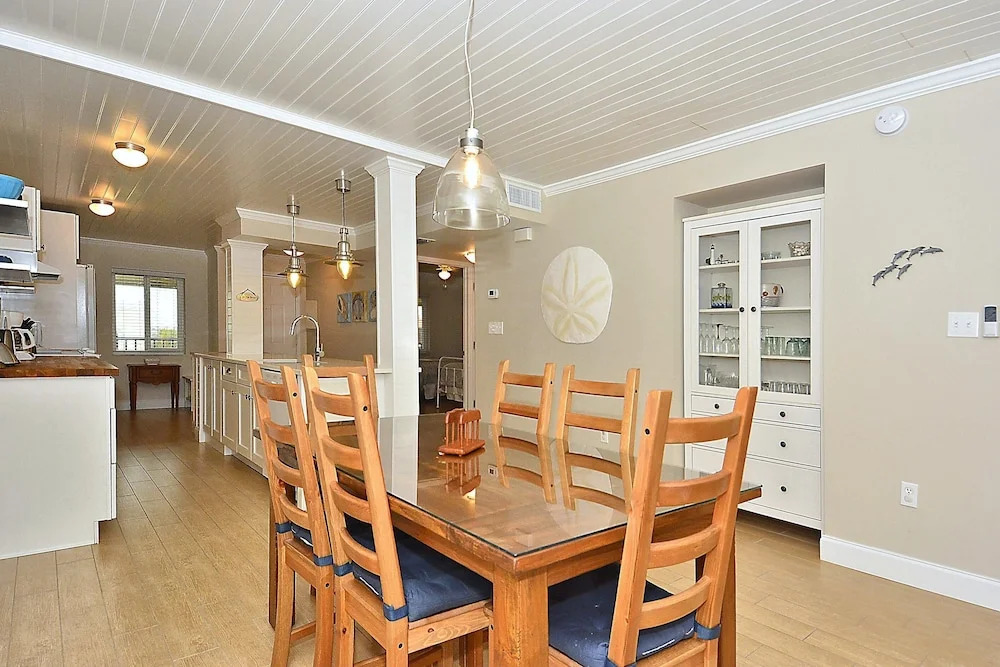 Land's End 403 Building 8 Top Floor/beachfront/totally Updated