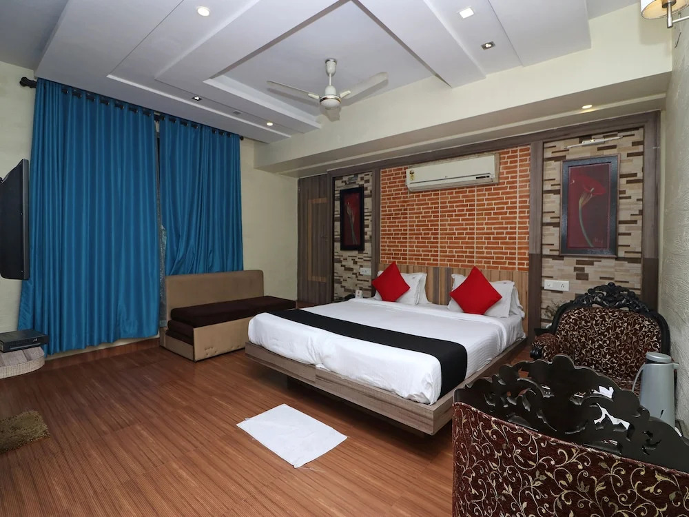 Capital O 18582 Hotel Heaven