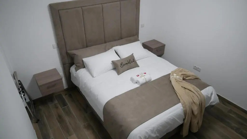 Evmelia Kakopetria Suites