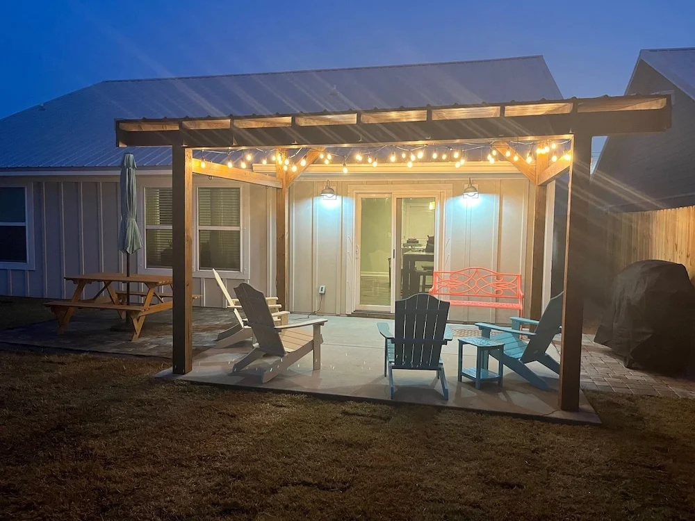 Coral Cabana - 3BD 2BA Home Close to Beach w/ Optional Golf Cart!