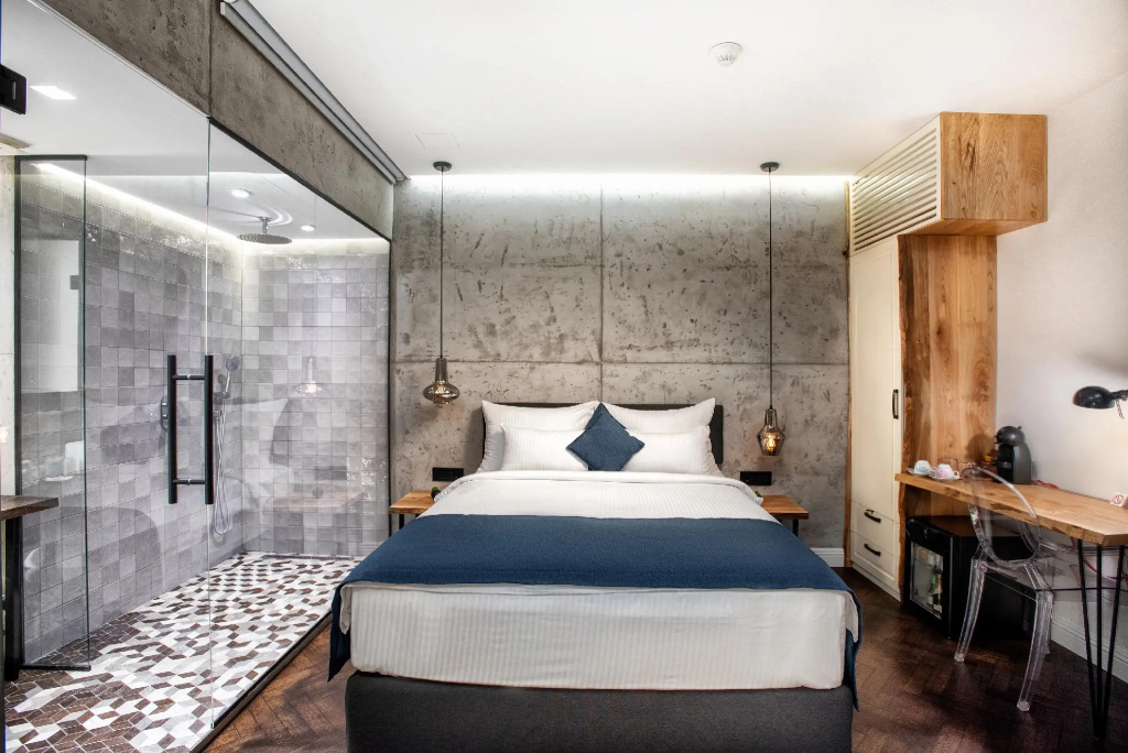 One Luxury Suites