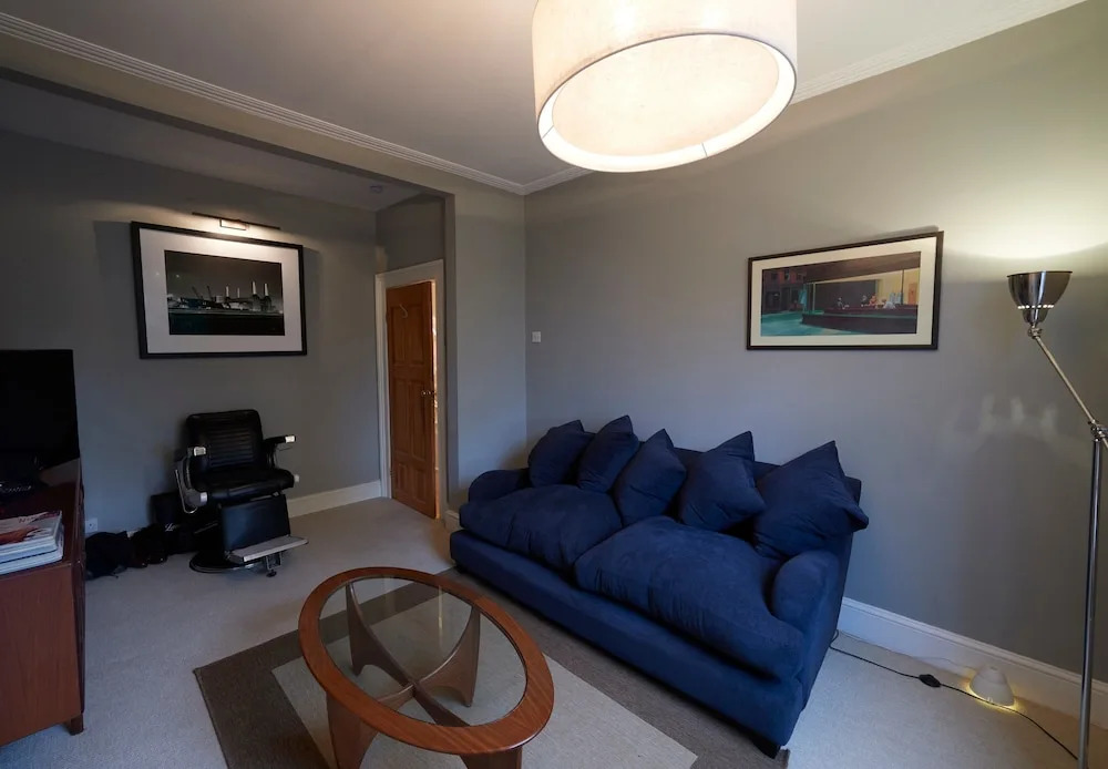 Modern 3 Bedroom House With Garden in Peckham